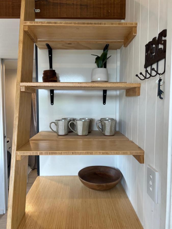 Apartament Tiny House With Mountain Views, Indoor And Outdoor Fire, Private Courtyard Garden Wanaka Zewnętrze zdjęcie