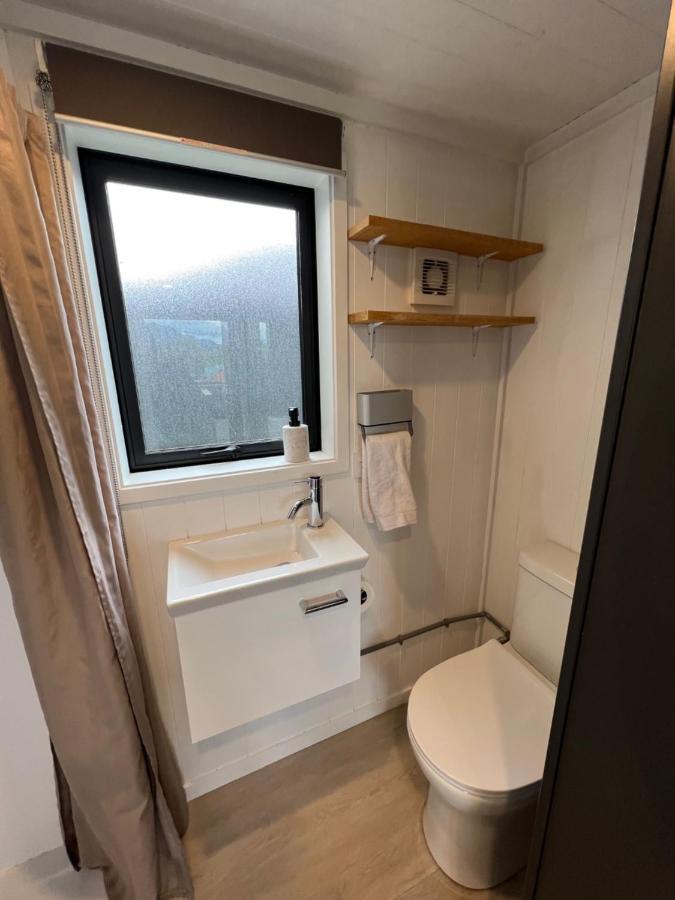 Apartament Tiny House With Mountain Views, Indoor And Outdoor Fire, Private Courtyard Garden Wanaka Zewnętrze zdjęcie